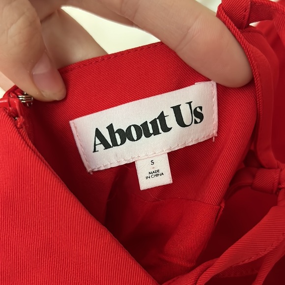 Red open back mini dress - Picture 3 of 3